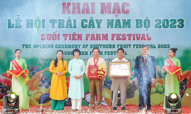 tung-bung-le-hoi-trai-cay-nam-bo-suoi-tien-farm-festival-2023 